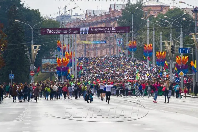 У Мінскім паўмарафоне паўдзельнічалі больш за 16 тысяч бегуноў з 32 краін (фота)