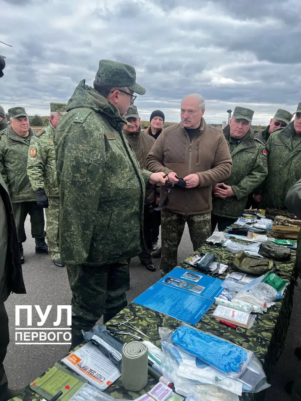 В аптечках белорусских солдат — хлам из СССР, а не то, что показывают Лукашенко