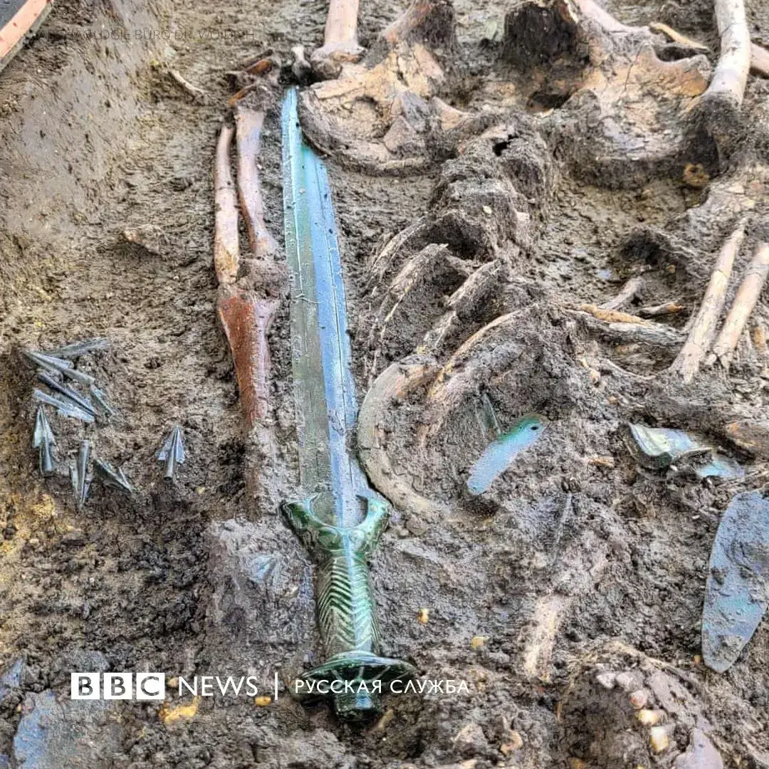 Немецкие археологи обнаружили древний меч, которому более 3000 лет