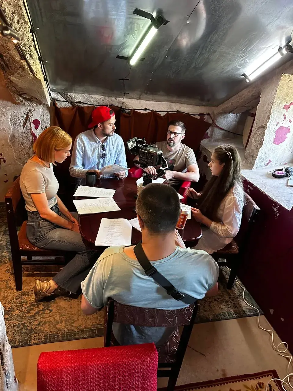 Авторы “Процессов” сняли шоу про эмигрантов, которые не могут заняться сексом