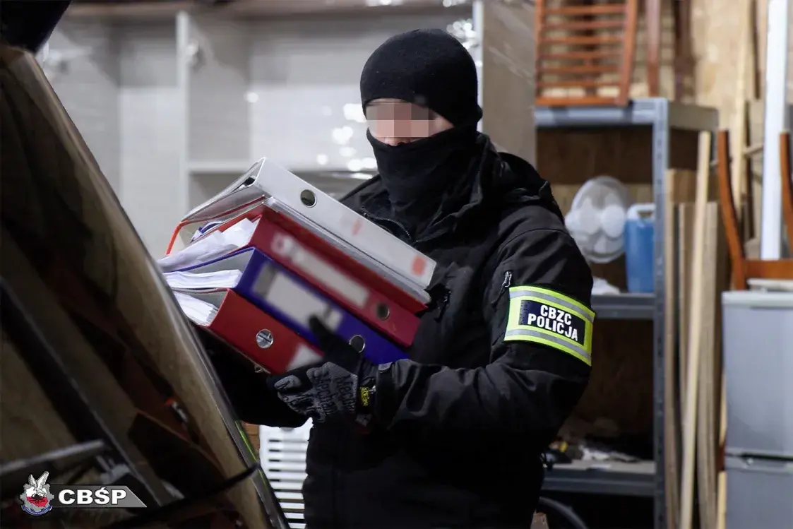 Групу, якая займалася незаконнай легалізацыяй замежнікаў, затрымалі ў Польшчы