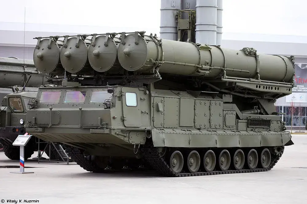 Составы с танками: какую военную технику Беларусь может передать России