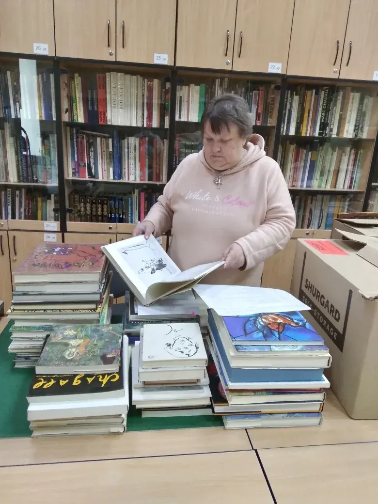 Внучки Марка Шагала подарили Витебскому музею книги с графикой художника