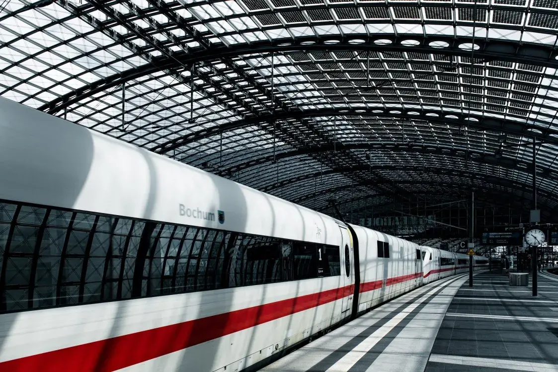 Почему поезда в Европе опаздывают, а в Беларуси — нет? Объясняем