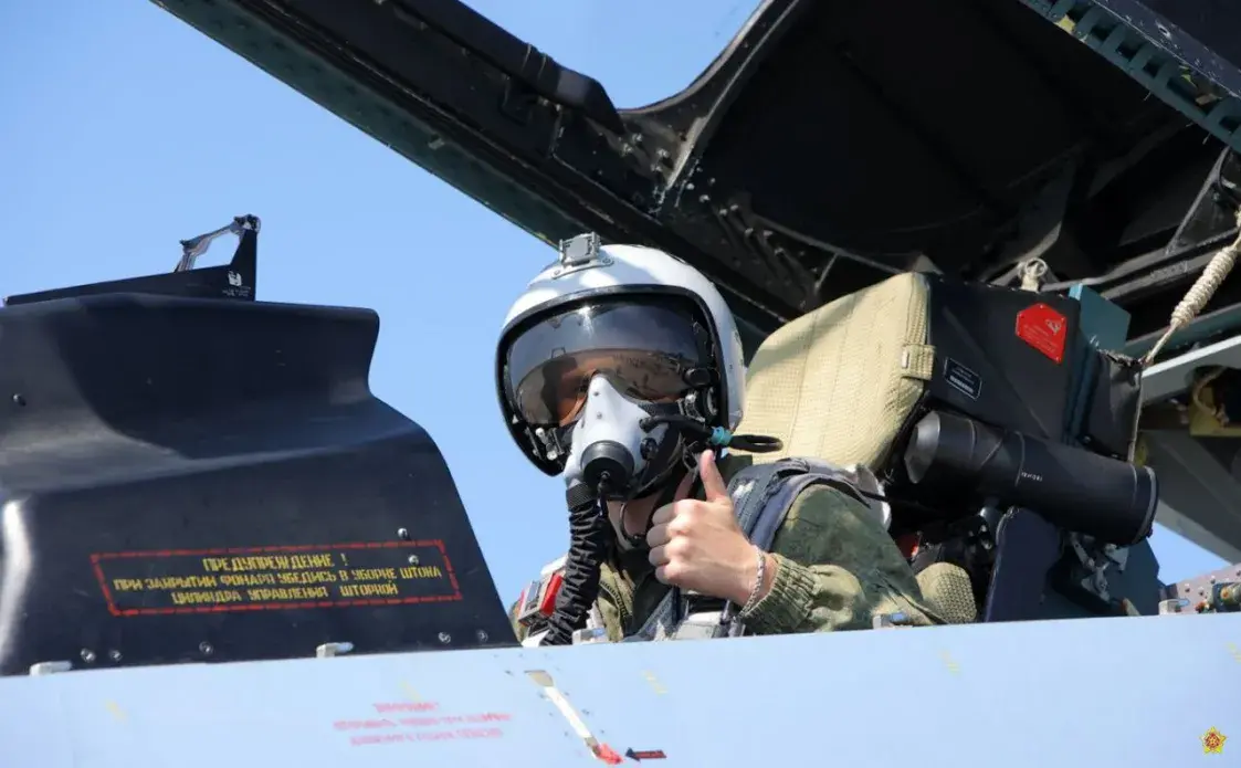 У Беларусь прыляцелі чарговыя расійскія знішчальнікі Су-30СМ2