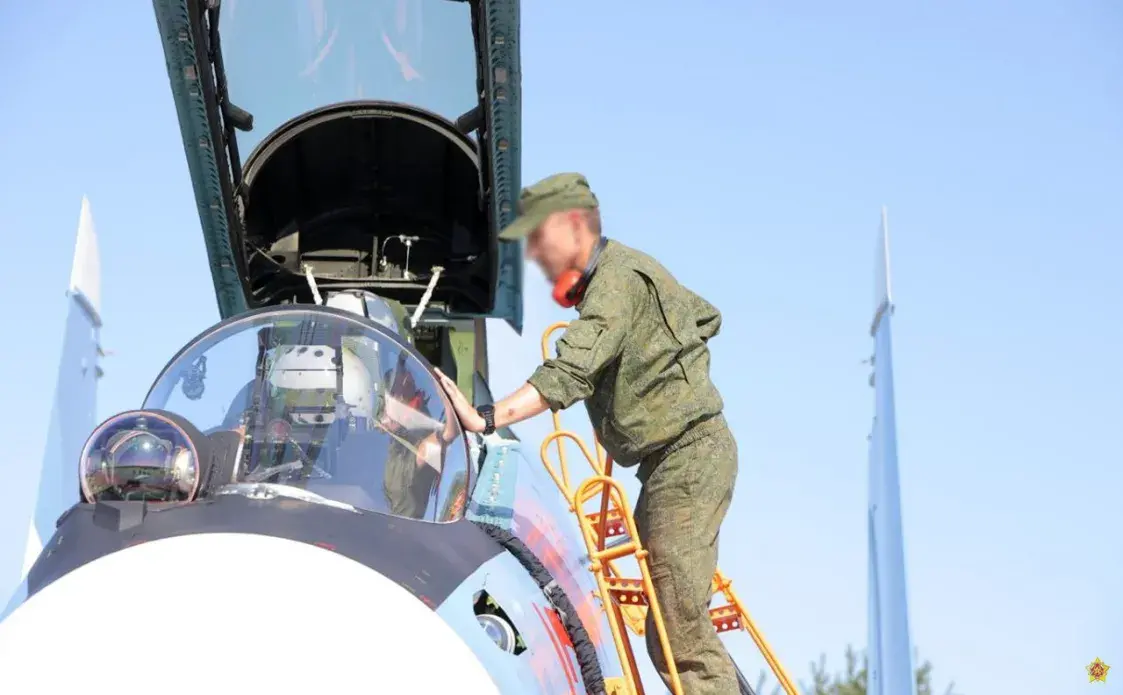 У Беларусь прыляцелі чарговыя расійскія знішчальнікі Су-30СМ2