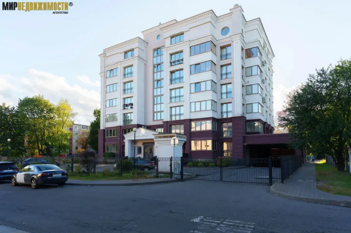 Былы паплечнік Лукашэнкі са спадарожніцай скупляюць зямлю пад Пухавічамі