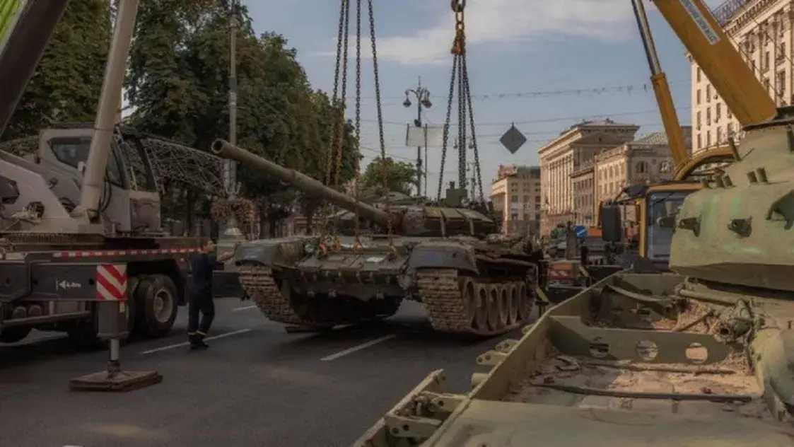 Порно на улице Багдада и ржавые российские танки в центре Киева — #ИхНравы