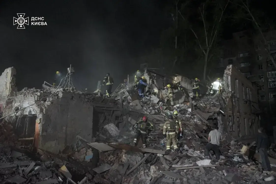 Дзевяць загінулых і дзясяткі пацярпелых — Расія ўначы бамбіла Украіну