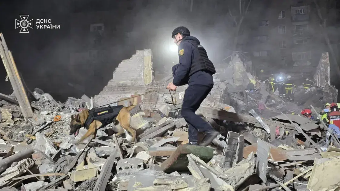 Дзевяць загінулых і дзясяткі пацярпелых — Расія ўначы бамбіла Украіну