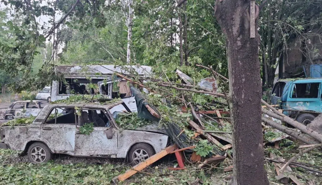 Россияне во время ночной атаки попали в пятиэтажку в Кривом Роге, есть погибшие