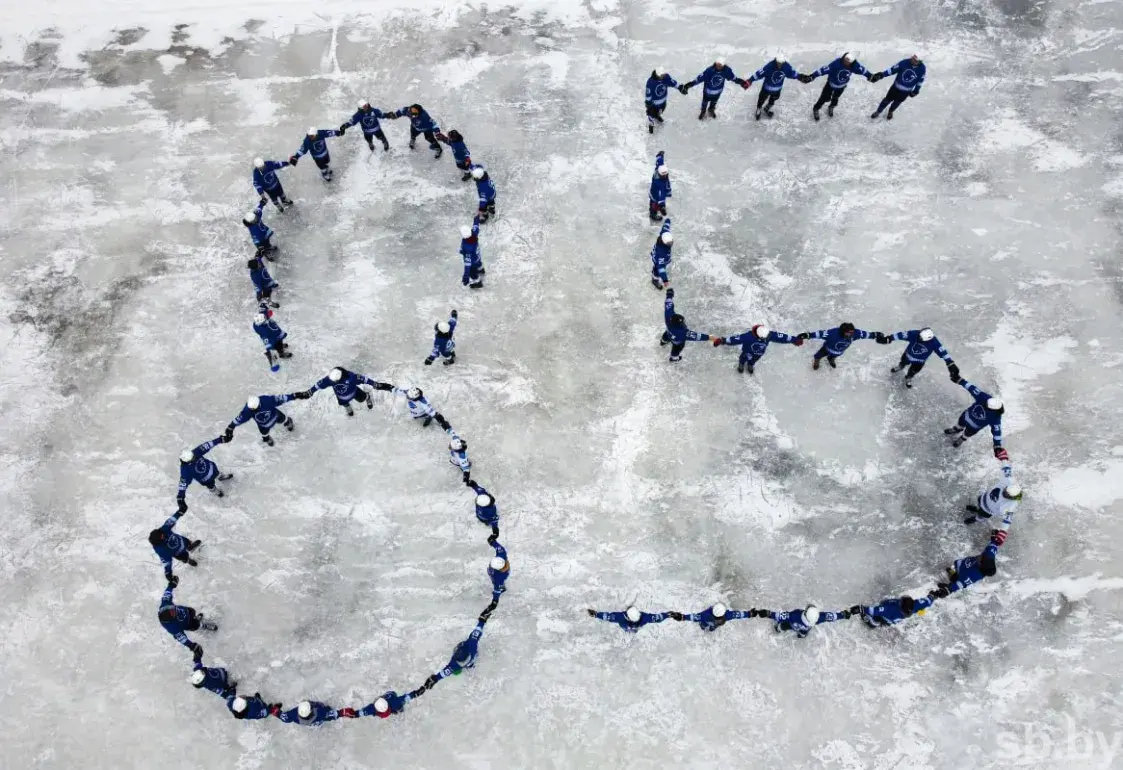 В Витебской области устроили челлендж "85" — в цифры выстраивают и детей