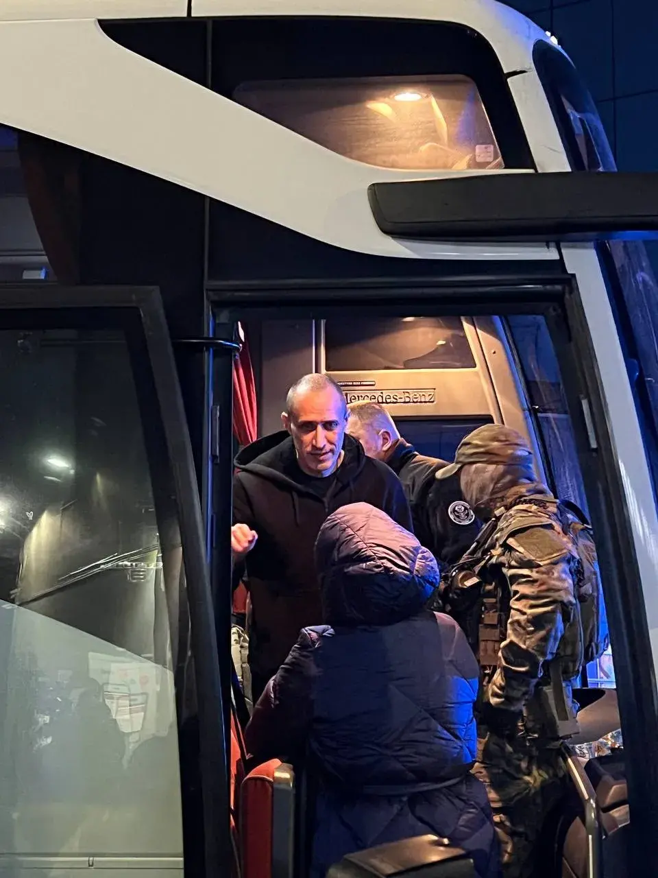 Вызваленыя палітвязні прыехалі ў Варшаву