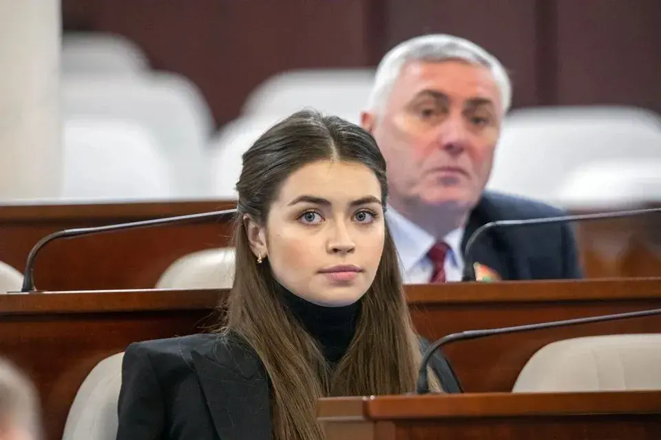 Прыёмная, гімназія, бізнэс — дзе цяпер працуюць фаварыткі Лукашэнкі