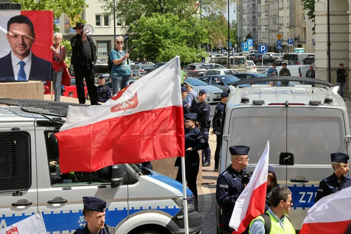 Тшаскоўскі ці Наўроцкі — перамога на выбарах якога кандыдата паспрыяе беларусам