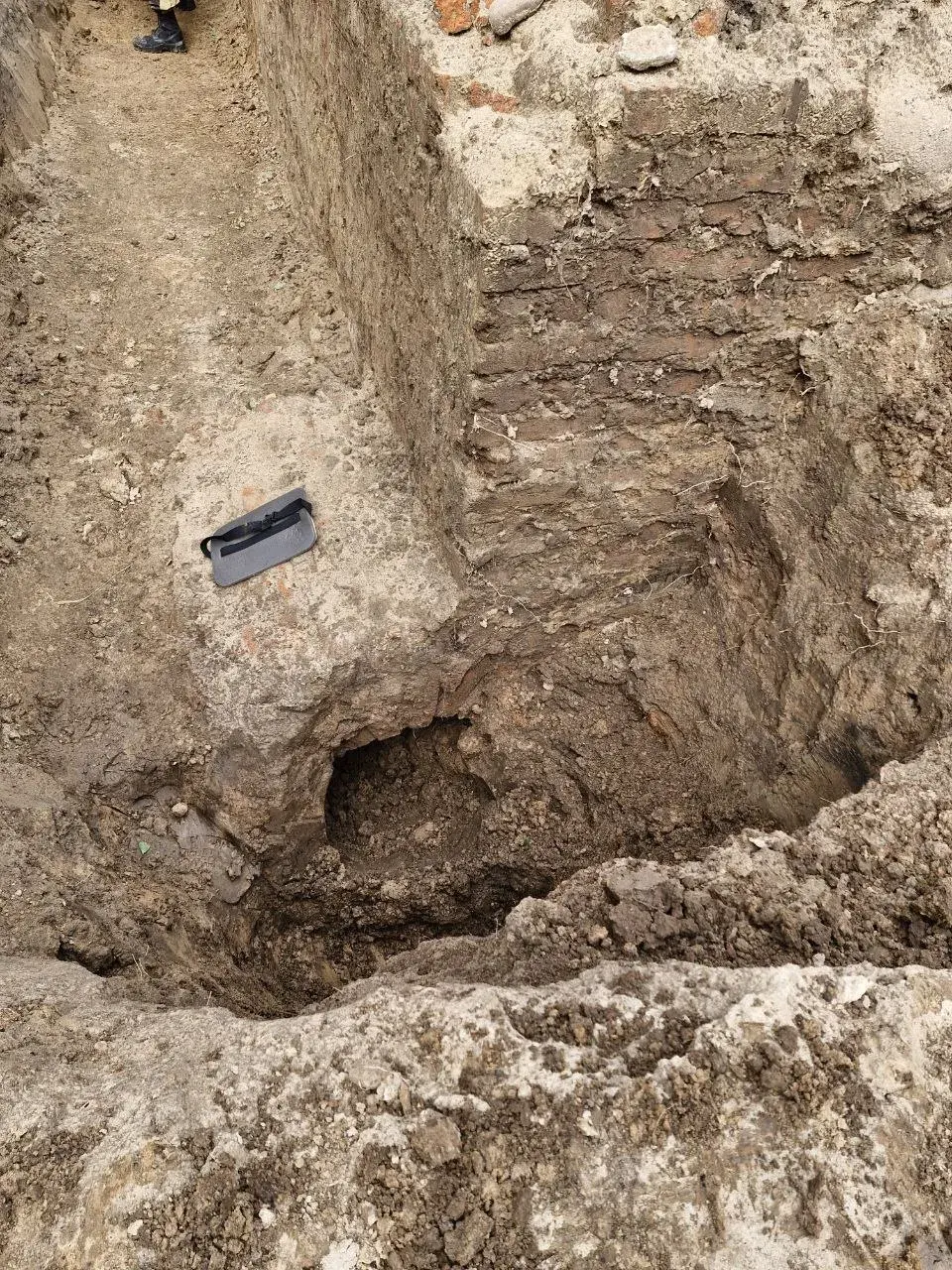 Археолагі знайшлі падземны ход у Заслаўскі замак