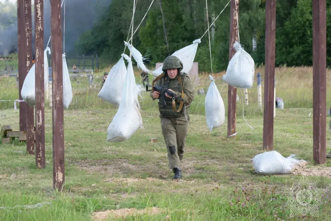 У Мінабароны паказалі, як трэніруюць "нядбайных" аграрыяў