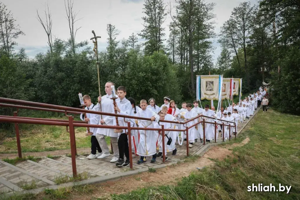 Па вуліцах Смаргоні прайшла "працэсія Божага Цела"