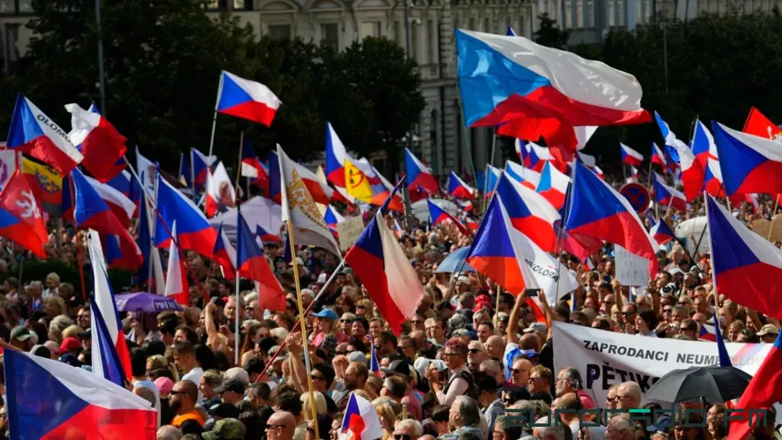 Тысячи человек протестовали в Праге против поддержки Украины? Всё не совсем так