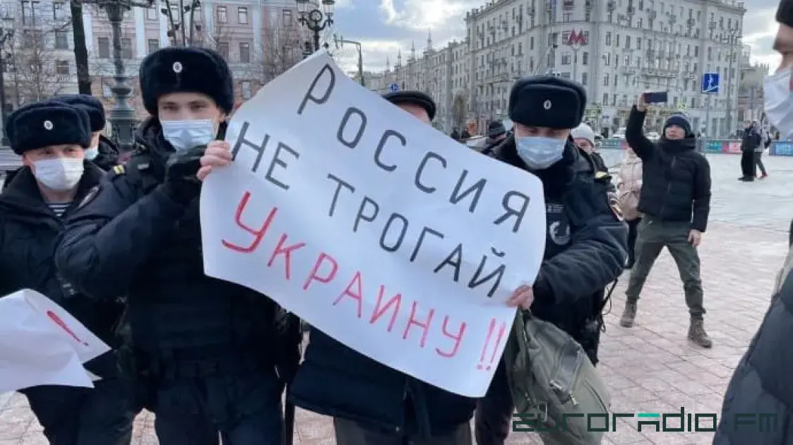 “Демократия — не только борьба с Россией”: Украине выгоднее давать белорусам ВНЖ