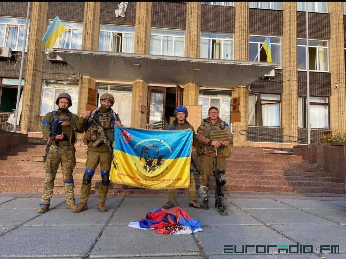 В соцсетях появляются фото и видео с бойцами ВСУ в центре Купянска