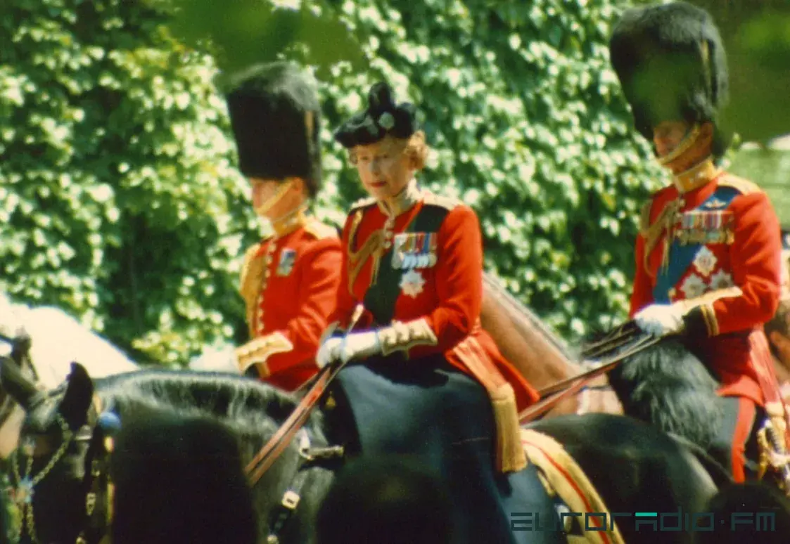 Любовь и корона. Фото Елизаветы II, которые сегодня пересматривает Британия