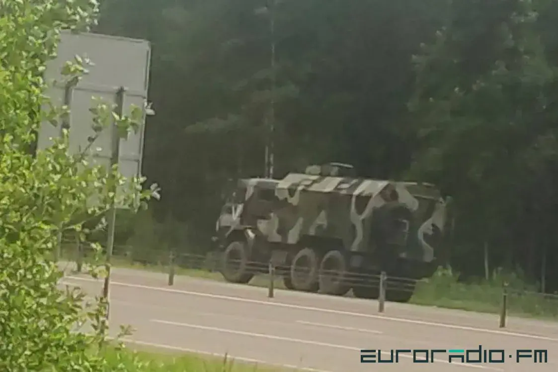 Военный грузовик вылетел в кювет на трассе Минск — Бобруйск