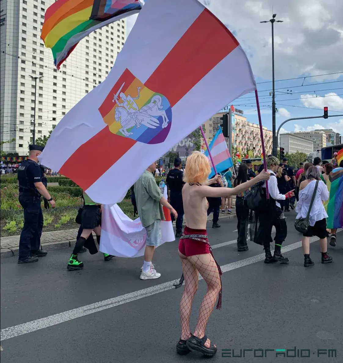 Белорусы присоединились к прайд-шествию в Варшаве — фото и видео 