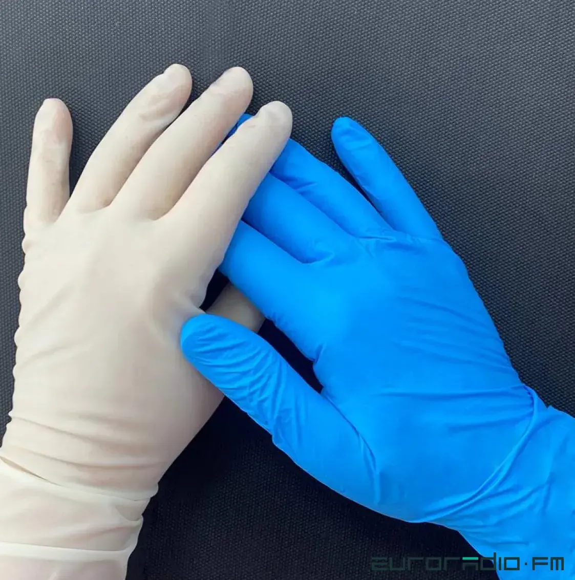 У Беларусі пачалі выпускаць аднаразовыя медыцынскія пальчаткі