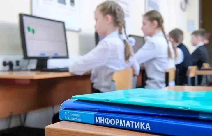 Вучні ў школе
