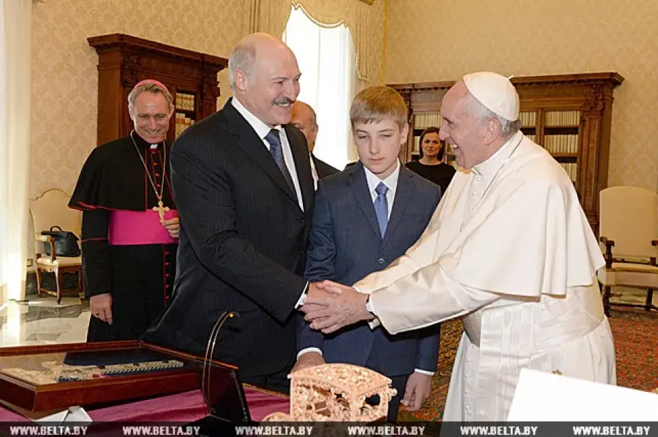 Мікалай Лукашэнка быў на сустрэчы з Папам Францішкам (фота)