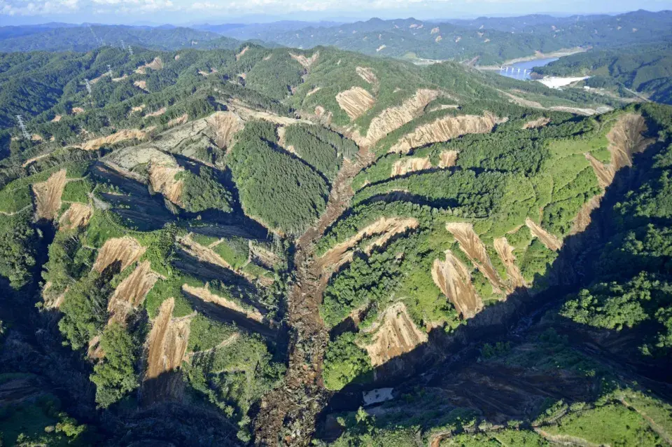 Як выглядаюць наступствы магутнага землятрусу ў Японіі (фота)
