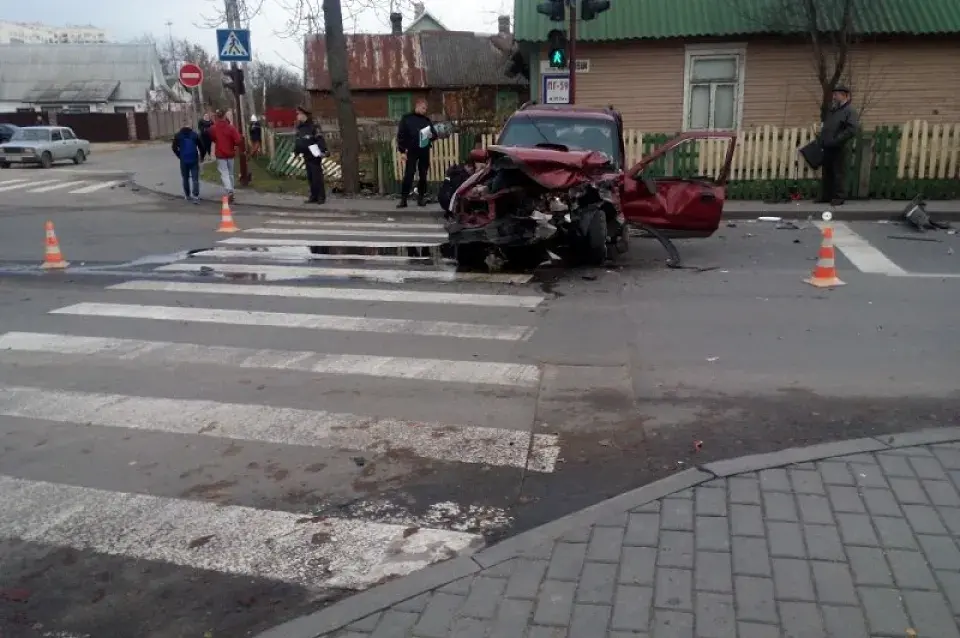 У Ваўкавыску кіроўца ўцякаў ад ДАІ, трапіў у аварыю і загінуў