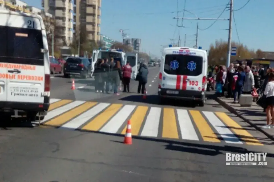 "Фіят" у Брэсце збіў на пераходзе чатырох дзяўчат (фота, відэа)