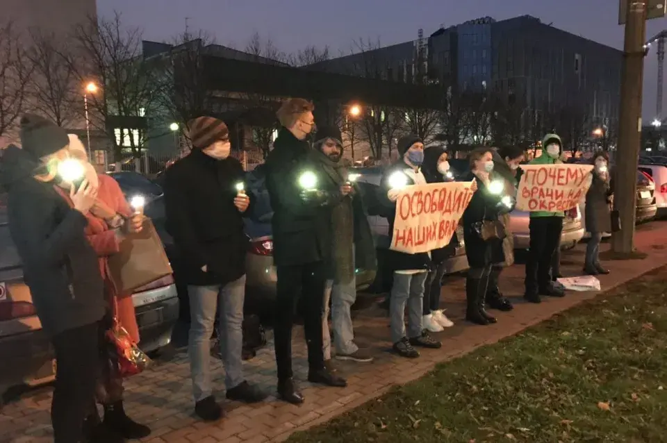 Мінскія медыкі 10 лістапада выйшлі ў ланцугі салідарнасці