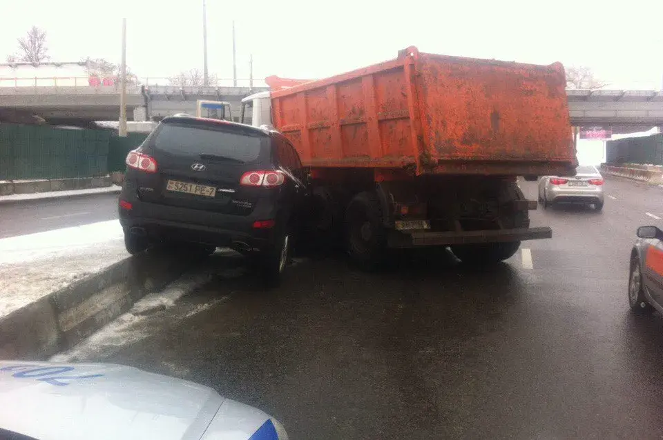 У цэнтры Мінска МАЗ сутыкнуўся з Hyundai