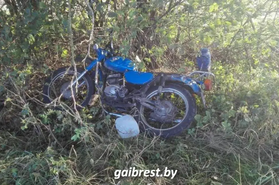 У Камянецкім раёне матацыклісты пасля ДТЗ сем гадзінаў ляжалі без дапамогі