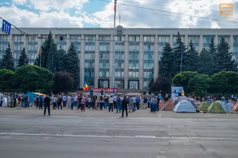 Чаму недзе пратэсты прыводзяць да звяржэння ўлады, а недзе згасаюць?