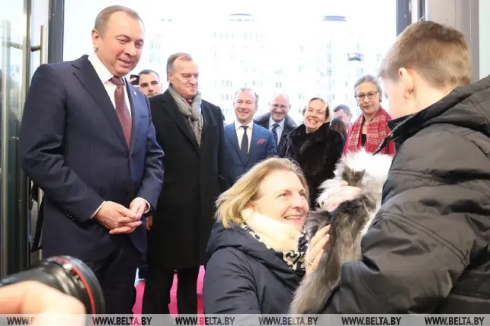 У новы офіс амбасады Аўстрыі ў Мінску першай запусцілі котку