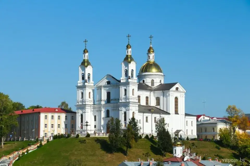 На вокладцы школьнага дзённіка пераблыталі віцебскі і магілёўскі саборы