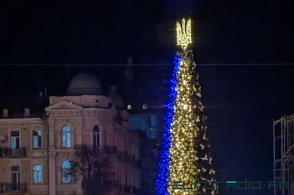 Житель Киева показал, как выглядит несломленный предновогодний город