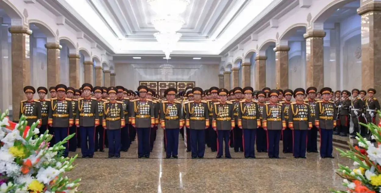 Командиры Корейской народной армии посещают Дворец Солнца Кумсусан по случаю 70-й годовщину перемирия в Корейской войне/ ЦТАК, Reuters