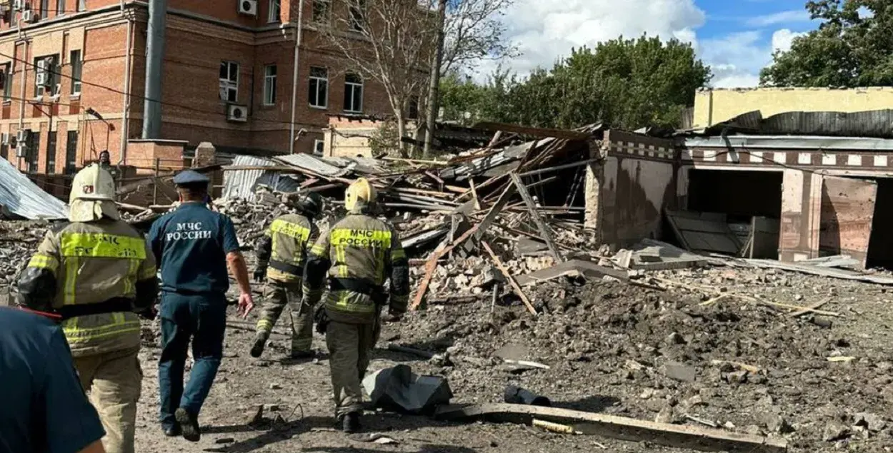Спасатели на месте взрыва в Таганроге / t.me/astrapress/