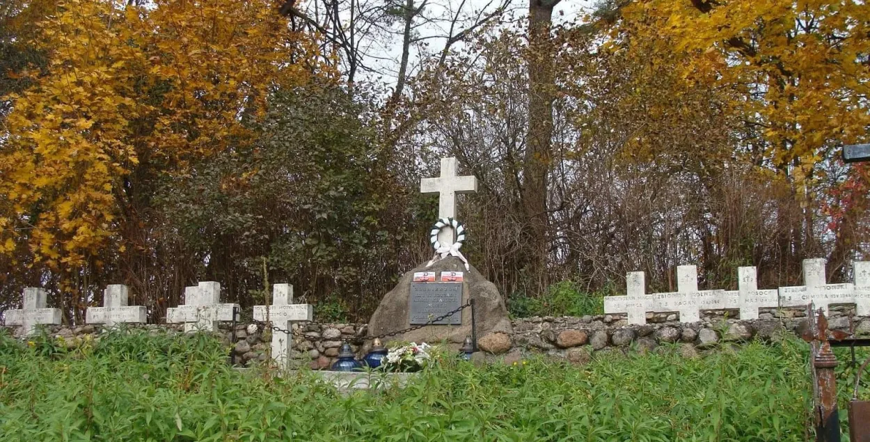 Так выглядело место захоронения поляков до того, как его сравняли с землей по приказу белорусских властей / Роберт Тышкевич
