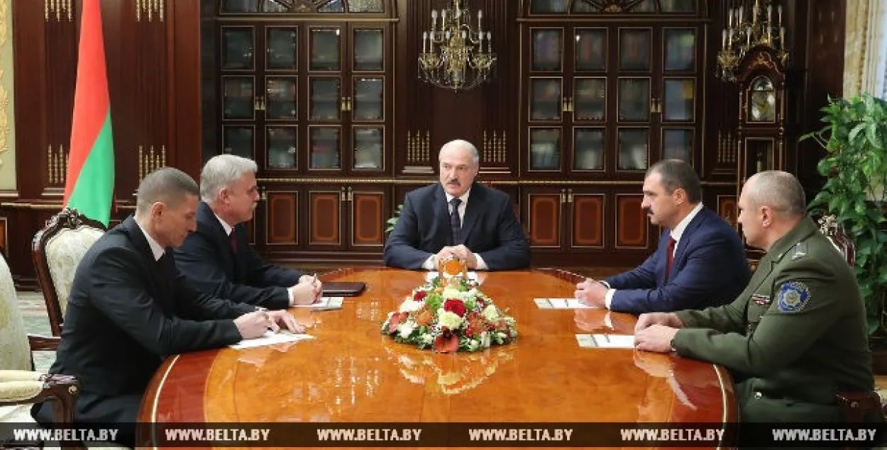 Во время назначения присутствовал и старший сын Александра Лукашенко Виктор (второй справа), помощник руководителя государства по национальной безопасности. Фото: БЕЛТА​