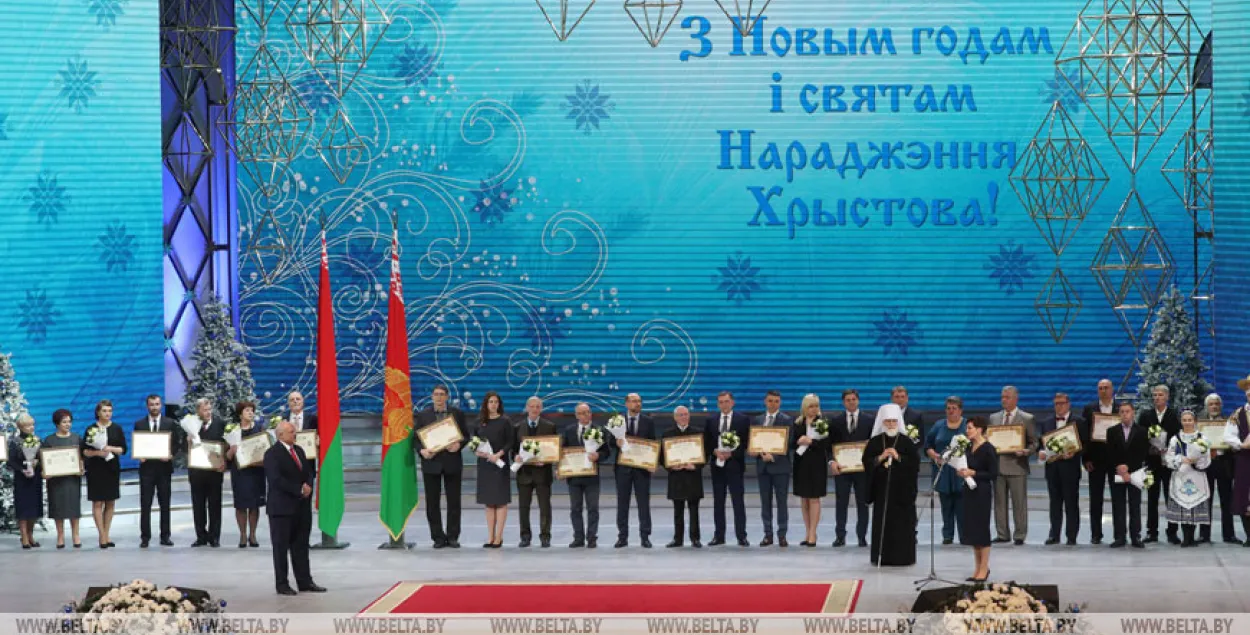 Александр Лукашенко во время вручения премий / БЕЛТА​