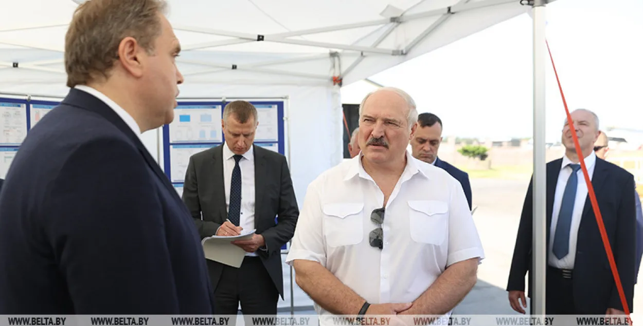 Александр Лукашенко узнал о новых санкциях во время поездки по Гродненщине / БЕЛТА​