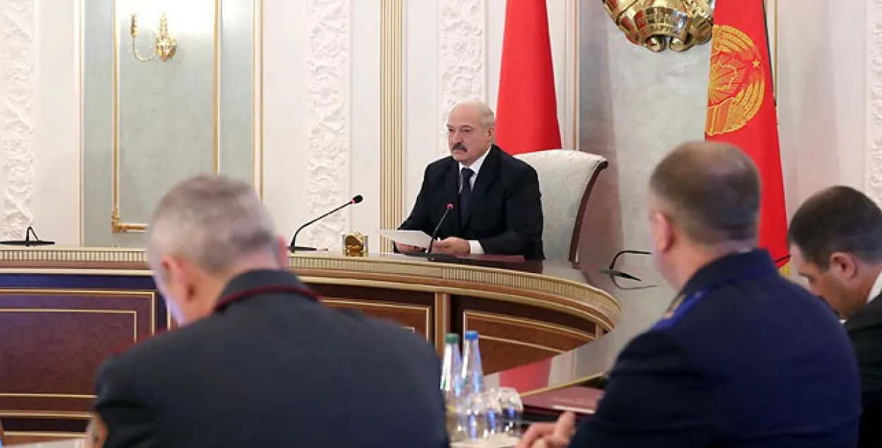 Лукашэнка абураны, што на дарогах здараюцца аварыі з удзелам міліцыянераў
