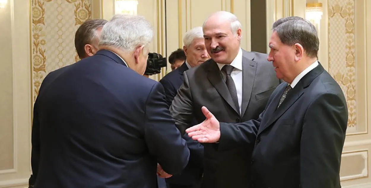 Лукашэнка прапанаваў прыцягваць беларусаў да будаўніцтва АЭС у Расіі