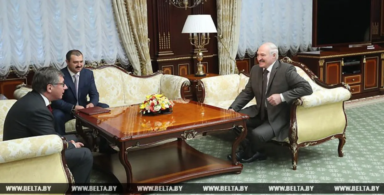 Фотафакт: Лукашэнка сустракаўся з банкірам з Расіі разам з сынам Віктарам